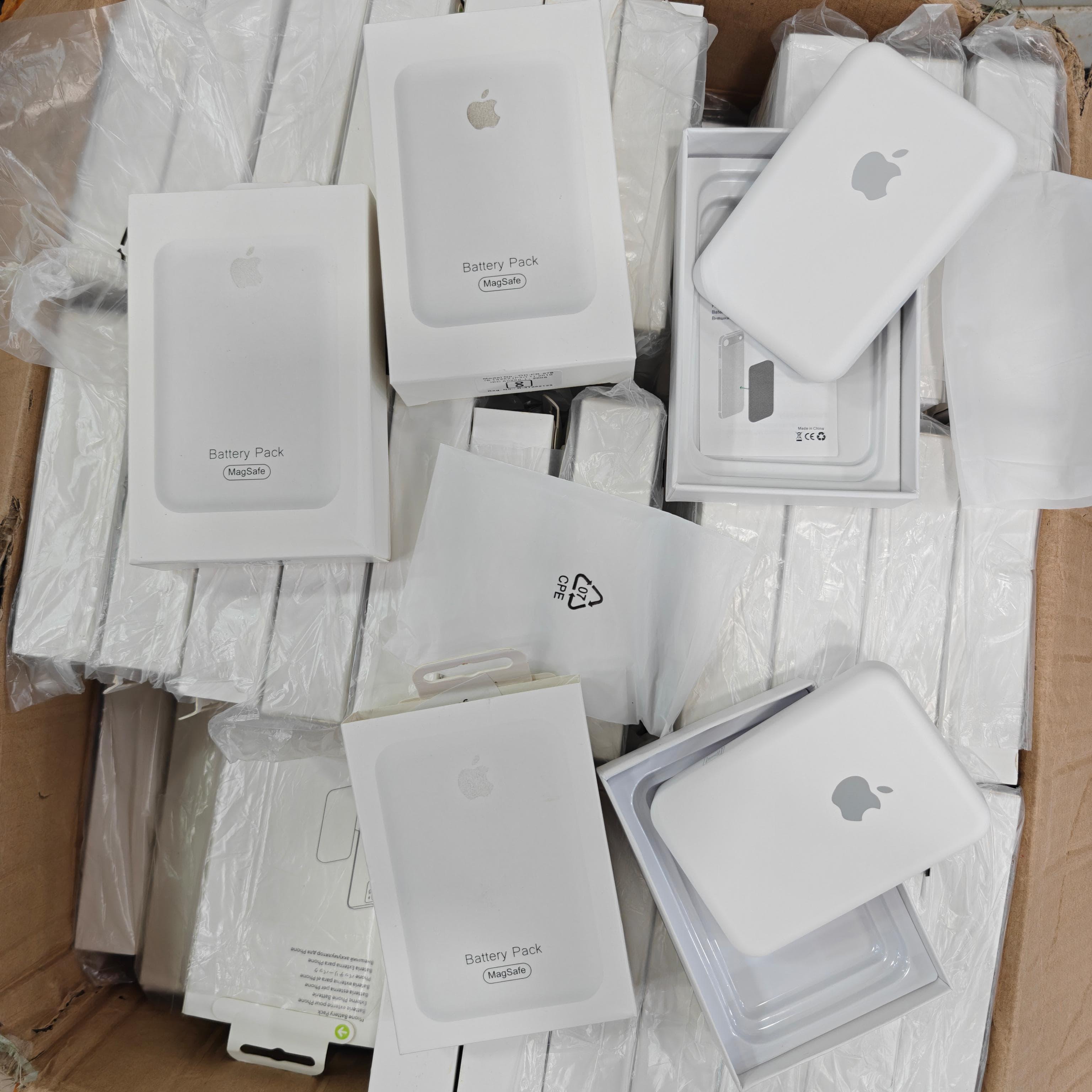 10000 MAH WIRELESS MAGSAFE POWER BANK